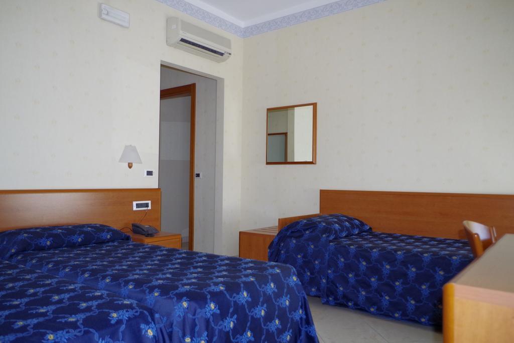 Hotel Kroma Ragusa Quarto foto